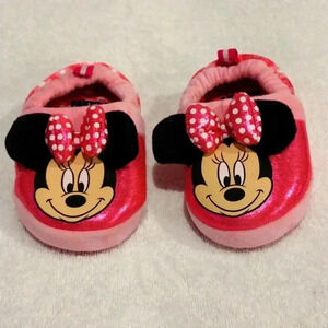 Minnie Mouse Pink Youth Slippers NWOT